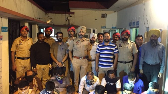 Read more about the article जालंधर में लाखों रुपए का जुआ खेलते पुलिस ने दबोचे 11 जुआरी, 7 फरार, कैश जब्त, पढ़ें जुआरियों के नाम की लिस्ट