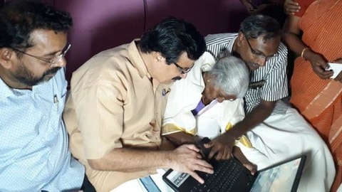 You are currently viewing 96 वर्ष की दादी ने 98% अंक लाकर रच डाला इतिहास, शिक्षा मंत्री ने लैपटॉप देकर किया सम्मानित