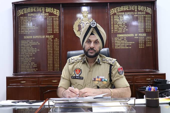 Read more about the article अपराधियों में पुलिस कमिश्नर गुरप्रीत सिंह भुल्लर का ख़ौफ़, जालंधर में कम हुई स्नेचिंग की वारदातें, कम हुआ जुर्म का ग्राफ