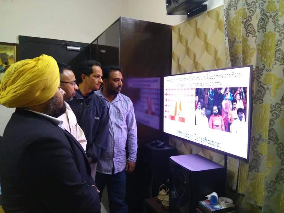 You are currently viewing मेरा बूथ सब से मजबूत अभियान : जालंधर के वार्ड 12 के महासचिव एडवोकेट नवजोत सिंह समेत कई भाजपाईयों ने सुना मोदी का संवाद