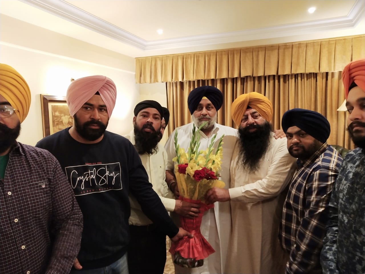 You are currently viewing जालंधर पहुंचे सुखबीर बादल ने की पूर्व MLA मक्कड़ के साथ चुनावी बैठक, बादल बोले – राहुल गांधी आंतकवादी मसूद अजहर को और सिध्दू पाक आर्मी चीफ बाजवा को जी जी कहकर बुलाते है , सुखबीर बादल 16 मार्च को जालंधर कैंट के वर्करों में भरेंगे जोश