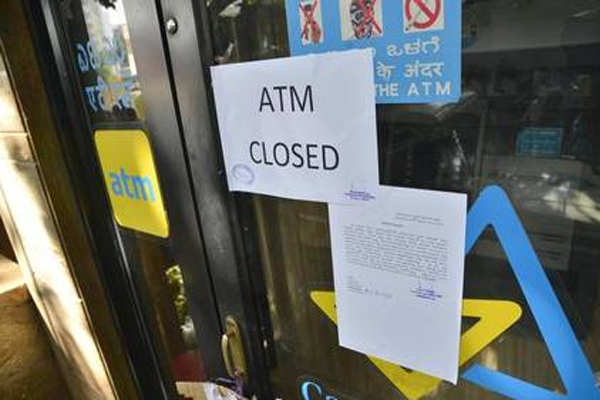 Read more about the article इस महीने के अंत तक बंद हो सकते है एक लाख से भी ज्यादा ATM, जानिए क्यों
