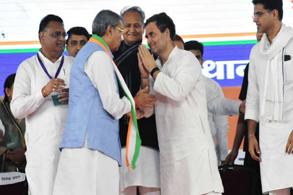 Read more about the article राहुल गांधी ने कर डाला बड़ा कमाल, 12 MLA कांग्रेस में शामिल, मोदी के छूटे पसीने