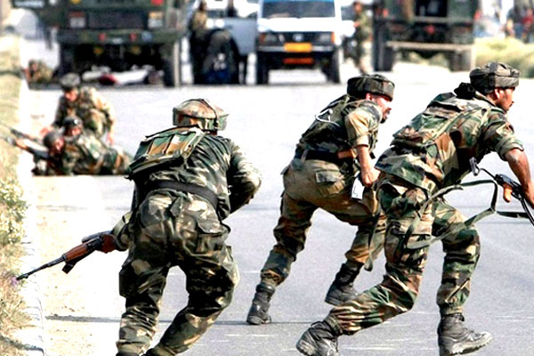 You are currently viewing जम्मू-कश्मीर: सेना को मिली बड़ी कामयाबी, 24 घंटों में मार गिराए पांच आतंकवादी