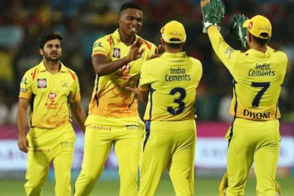 You are currently viewing IPL 2019: चेन्नई सुपर किंग्स को बड़ा झटका, यह दिग्गज गेंदबाज टूर्नामेंट से हुआ बाहर, धोनी की बढ़ सकती है मुश्किलें