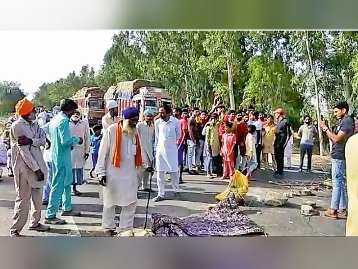 Read more about the article क्या हुआ तेरा वादा, जब लोगों ने धरना लगा कैप्टन से प्लाट न देने का मांगा जवाब, तो मुख्यमंत्री ने लिखा…