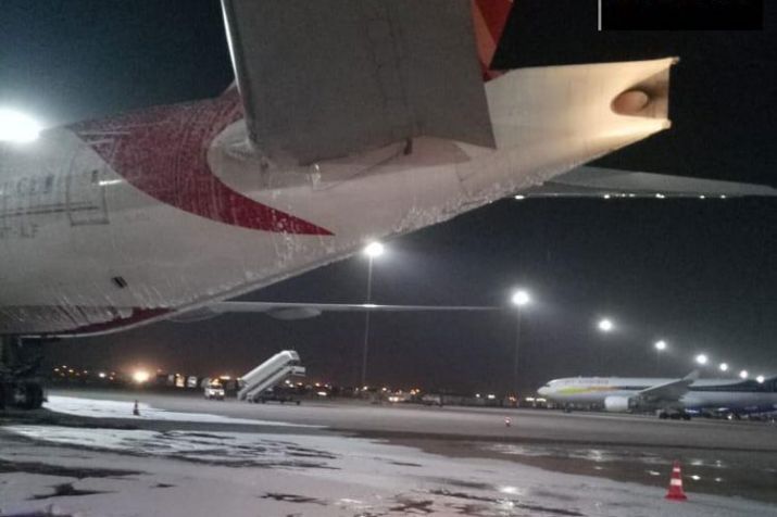 You are currently viewing दिल्ली हवाई अड्डे पर एयर इंडिया के बोइंग 777 में आग, मरम्मत के दौरान हादसा