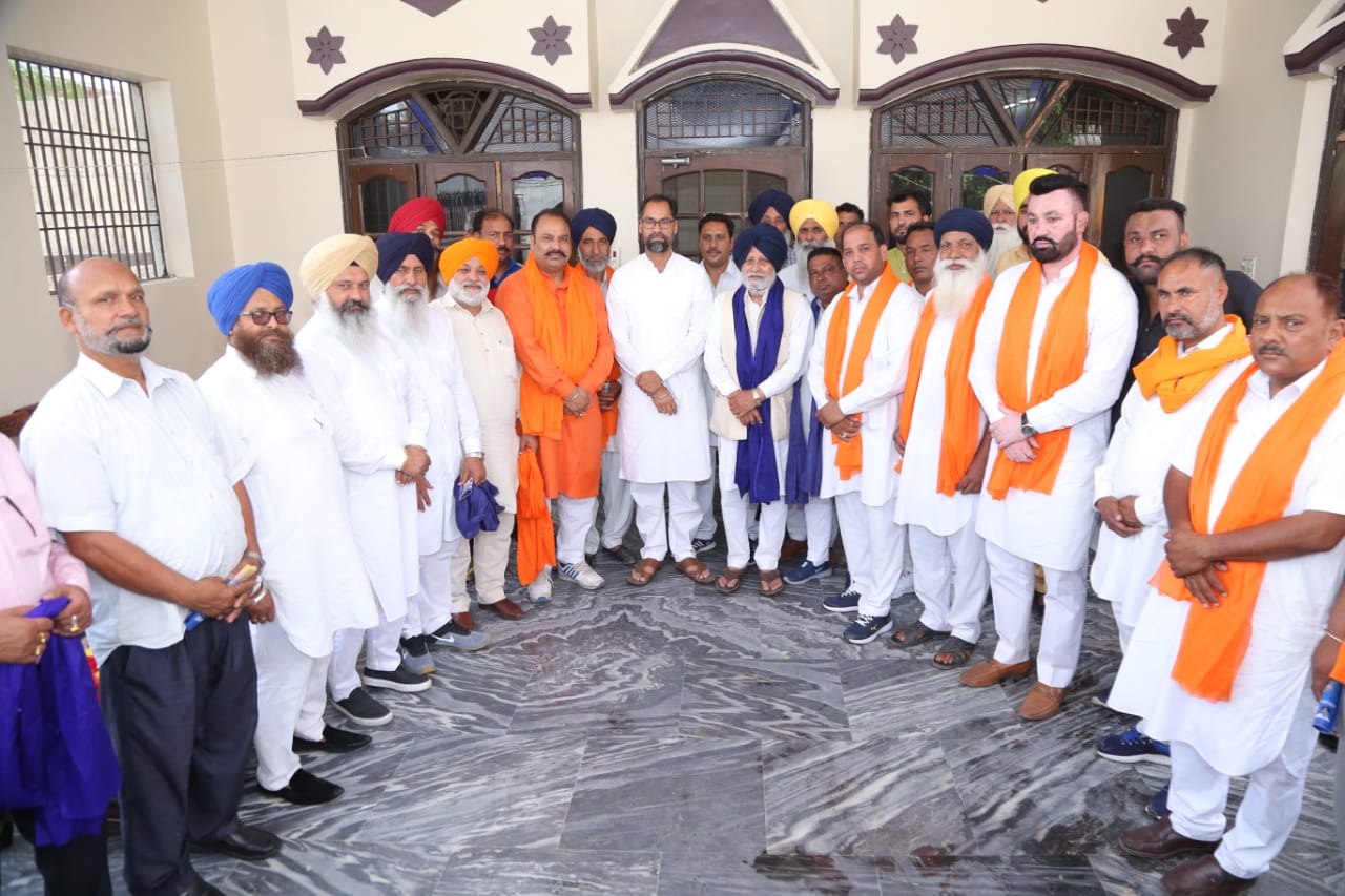 You are currently viewing अटवाल व टीनू ने विभिन्न इलाकों में किये तूफानी दौरे, रैली में बोले अटवाल-कांग्रेस की बंद मुट्ठी गेम को पंजाबी भूले नहीं