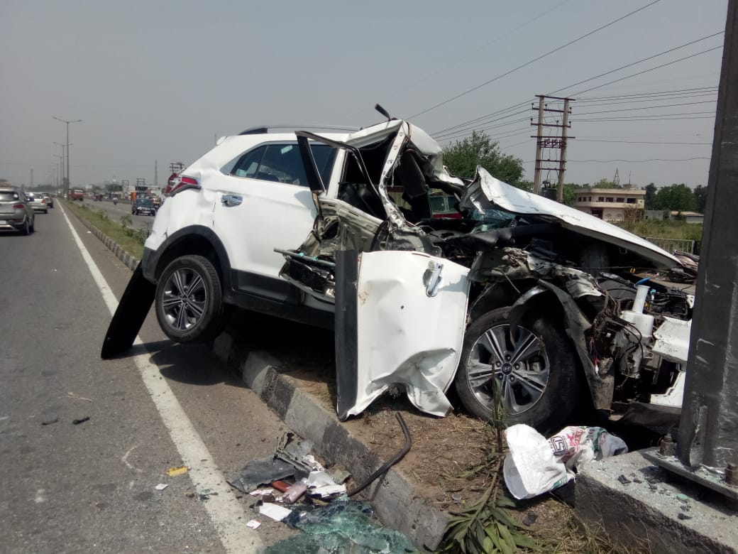You are currently viewing जालंधर में क्रेटा कार का हुआ दिल दहला देने वाला भयानक एक्सीडेंट, एक की मौत दो जख़्मी, हादसे में कार के उड़े परखच्चे