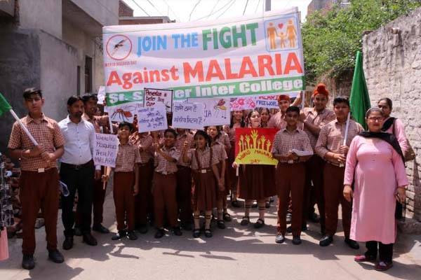 You are currently viewing 200 से अधिक छात्रों ने डोर टू डोर जाकर लोगों को मलेरिया के प्रति किया जागरूक