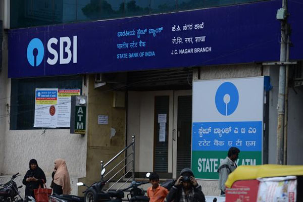 You are currently viewing SBI ग्राहकों की बल्ले-बल्ले! अब बिना ATM कार्ड के भी निकाल सकेंगे पैसे, ये है तरीका