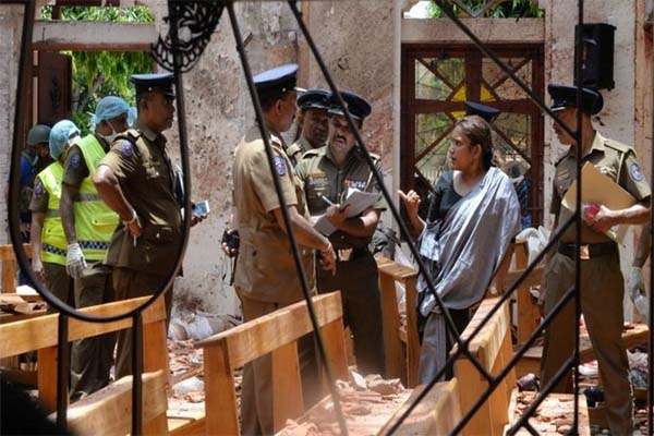 Read more about the article श्रीलंका में 300 से ज्यादा लोगों को मौत के घाट उतारने वाले इस संगठन ने ली हमले की जिम्मेदारी, आत्मघाती हमलावर का सामने आया Video