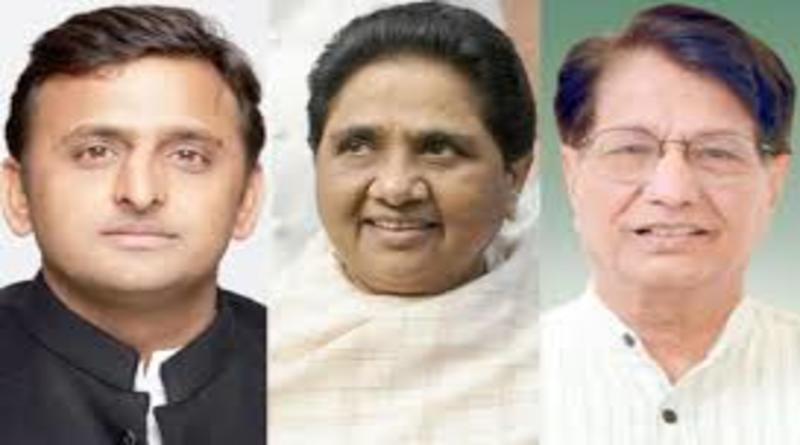 You are currently viewing पहले जूते उतारिये फिर मंच पर चढ़िए जनाव… नेता जी ने जूते और मौजे भी उतारे फिर भी हंसते रहे