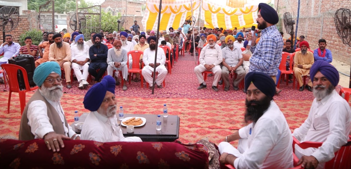 You are currently viewing ਕਾਂਗਰਸ ਦੇ ਕੁਰੱਪਸ਼ਨ ਕਲਚਰ ਨੇ ਮੁਲਕ ਨੂੰ ਲਾਚਾਰ ਕੀਤਾ, ਡਾ. ਅਟਵਾਲ ਕੁਲਾਰ ਤੇ ਚੱਕ ਚੇਲਾ ਦੇ ਸਮਾਗਮਾਂ ਵਿਚ ਦਰਜਨਾ ਪਿੰਡਾਂ ਨੇ ਅਕਾਲੀ-ਭਾਜਪਾ ਨੂੰ ਦਿਤਾ ਭਰਵਾਂ ਸਮਰਥਨ