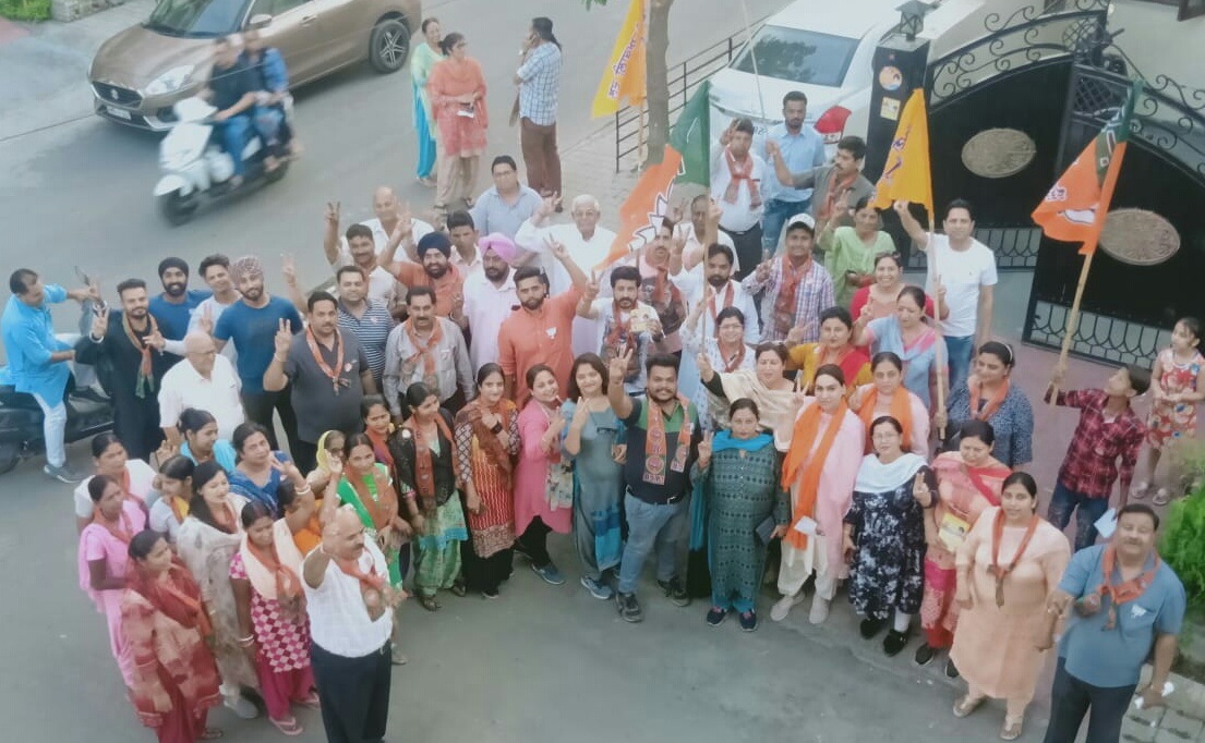 You are currently viewing ਭਾਜਪਾ ਮਹਿਲਾ ਮੋਰਚਾ ਵਲੋਂ ਵਾਰਡ ਨੰਬਰ 17 ਅਤੇ ਗੁਰੂ ਗੋਬਿੰਦ ਸਿੰਘ ਐਵਿਨਿਉ ਮੰਡਲ ਨੰ 5 ਦੇ ਖੇਤਰਾਂ ਵਿਚ ਚੋਣ ਪ੍ਰਚਾਰ, ਡਾ ਅਟਵਾਲ ਲਈ ਮੰਗੇ ਵੋਟ