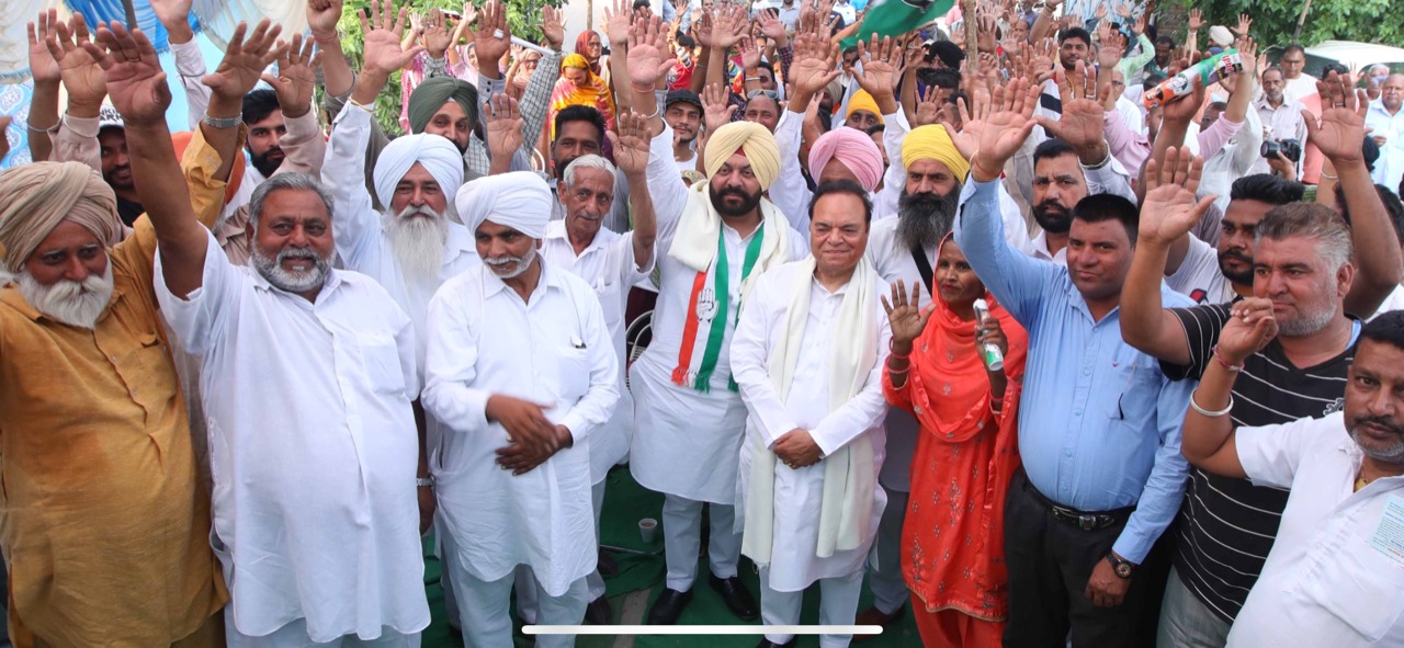 You are currently viewing अकालीदल को वोट देने से पहले पंजाब की जनता बेअदबी कांड ,बहिबलकलां व बरगाड़ी कांड को अवश्य याद कर लें : विक्रमजीत सिंह चौधरी , बादल ने दिल्ली में जलाई थी भारत रत्न डॉ. बी आर अंबेडकर द्वारा बनाये गए संविधान की प्रतिया : विक्रम जीत सिंह चौधरी
