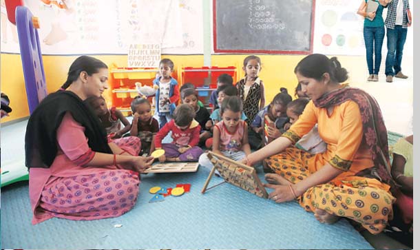 Read more about the article बेफिक्र होकर वोट देने आइए, आपके बच्चों को खिलाएंगी आंगनबाड़ी वर्कर, आयोग की जिला प्रोग्राम अफसरों को चिट्ठी, पोलिंग बूथों पर मिनी क्रैच बनाने के आदेश