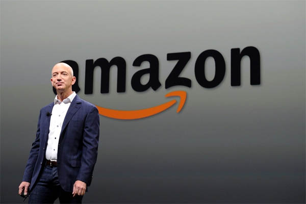 You are currently viewing Amazon CEO इस शख्स को देते है सफलता का श्रेय, बोले- इन्ही के चलते बन पाया दुनिया का सबसे अमीर आदमी