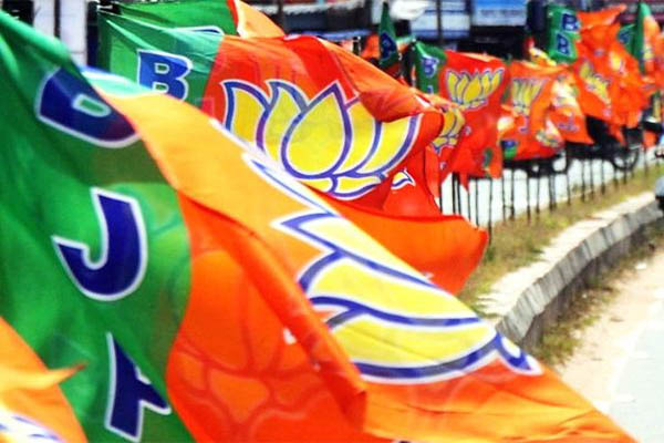 Read more about the article नरेंद्र मोदी के शपथ ग्रहण समारोह की खुशी में पार्टी के झंडे लगा रहा था भाजपा कार्यकर्ता, चाकू मारकर उतारा मौत के घाट