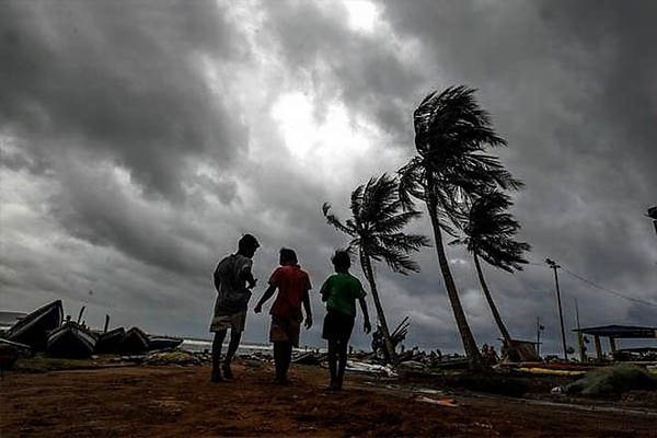 You are currently viewing ओडिशा तट से टकराया चक्रवाती तूफान फानी, पांच लोगों की मौत, 30 जिलों में राज्य सरकार ने जारी किए हेल्पलाइन नंबर