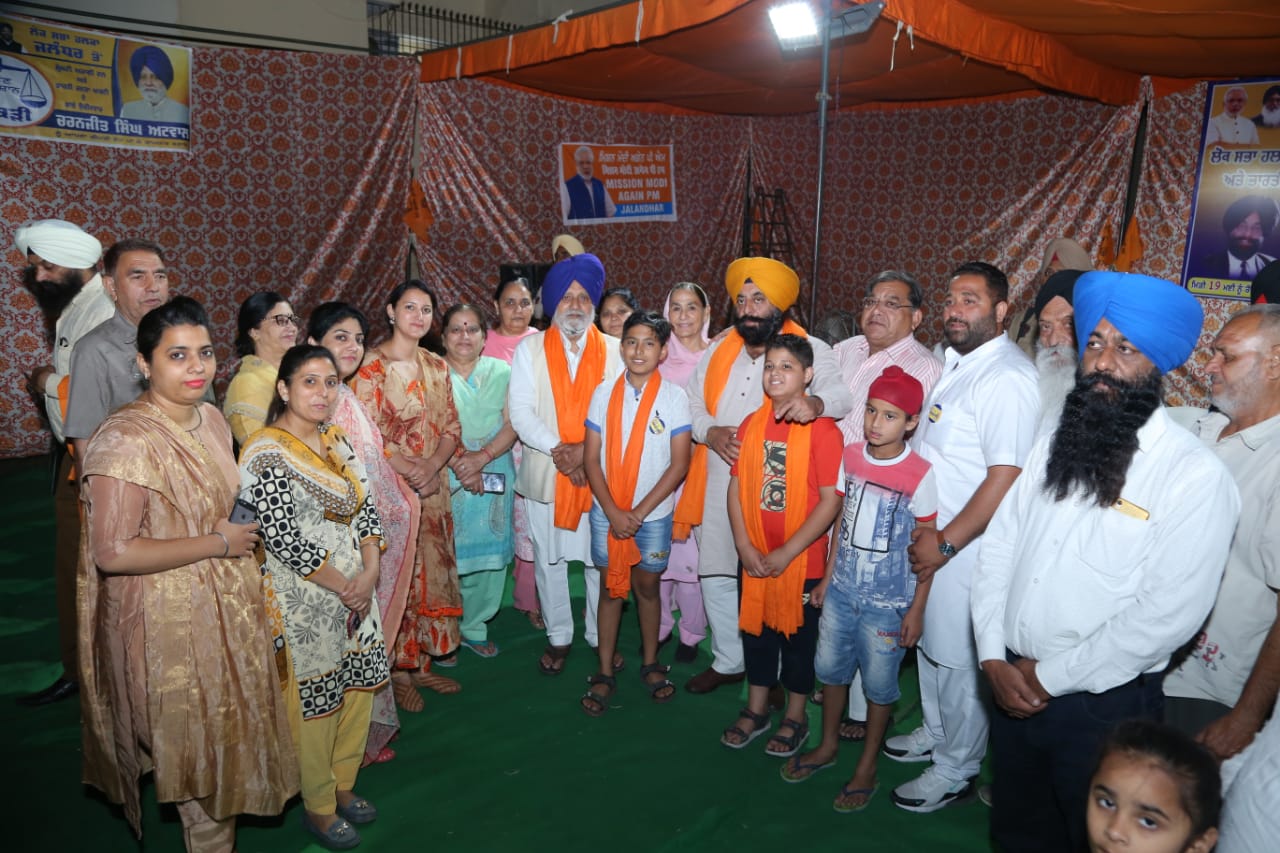 You are currently viewing ਚੁਣਾਵਾਂ ਦੇ ਨਤੀਜੇ ਆਉਣ ਤੇ ਕਾਂਗਰਸ ਨੂੰ ਆਪਣੀ ਅਸਲ ਤਸਵੀਰ ਦਿਸ ਪਵੇਗੀ – ਸਰਬਜੀਤ ਸਿੰਘ ਮੱਕੜ, ਕਰਤਾਰਪੁਰ ਹਲਕੇ ਵਿਚ ਸ਼ਾਮ ਨੂੰ ਹੋਇਆ ਹਿਮਾਇਤੀਆਂ ਦਾ ਵੱਡਾ ਇਕੱਠ