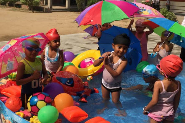 You are currently viewing DIPS भोगपुर में पूल पार्टी आयोजित, नन्हें मुन्नों ने पानी में जमकर की मस्ती
