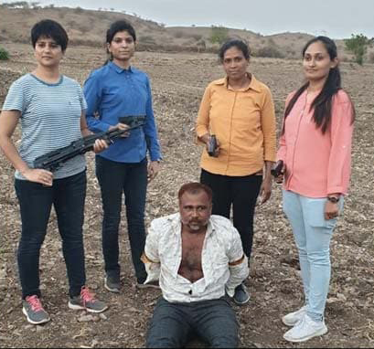 Read more about the article जिसके नाम से कभी खौफ खाता था पूरा शहर, उसे घुटनों पर ला दिया इस महिला एटीएस की टीम ने, हो रहे बहादुरी के चर्चे
