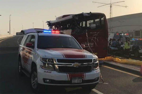 You are currently viewing दुबई में दर्दनाक सड़क हादसाः साइन बोर्ड से यात्री बस के टकराने से 12 भारतीय सहित 17 लोगों की मौत