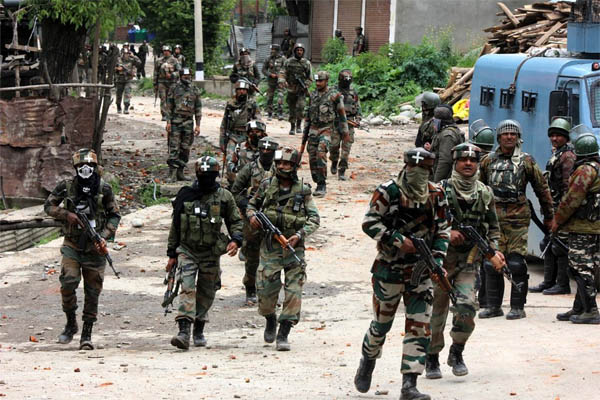 You are currently viewing जम्मू-कश्मीर: अनंतनाग मुठभेड़ में सेना ने मार गिराया जैश का आतंकी, सर्च ऑपरेशन जारी