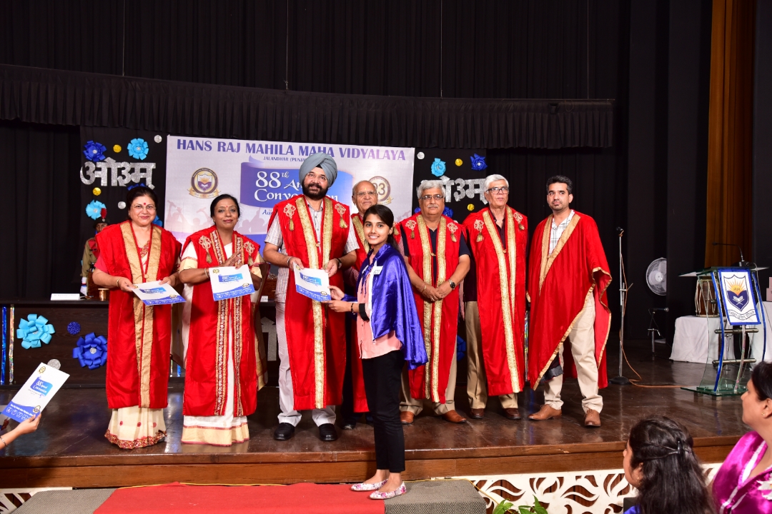 You are currently viewing The 88th Annual Convocation for the session 2017-18 was held in Hans Raj Mahila Maha Vidyalaya .