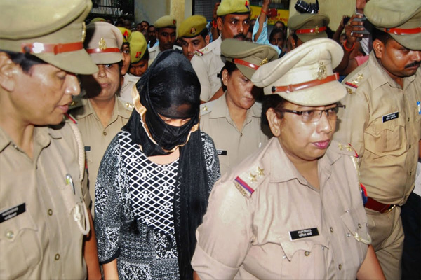 Read more about the article चिन्मयानंद पर रेप का आरोप लगाने वाली लड़की को SIT ने किया गिरफ्तार, कोर्ट ने 14 दिन के लिए भेजा जेल