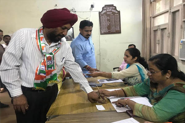 Read more about the article कांग्रेस प्रत्याशी बलविंदर धालीवाल ने किया चुनाव आचार सहिंता का उल्लंघन, नोटिस जारी