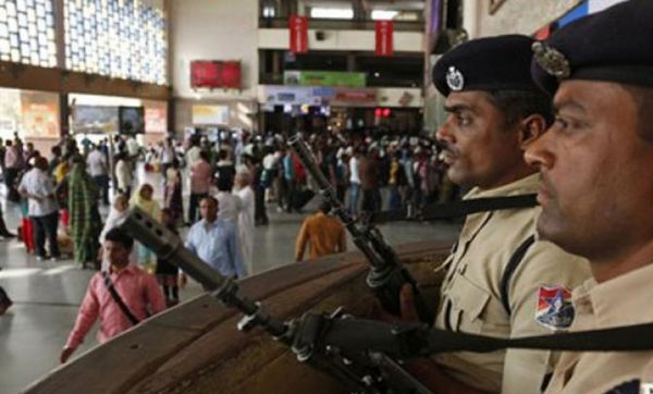 You are currently viewing दिल्‍ली के बाद अब यहां से जैश के आतंकियों के घुसने की खबर, सुरक्षा बल अलर्ट, एयरपोर्ट पर बढ़ाई गई सुरक्षा