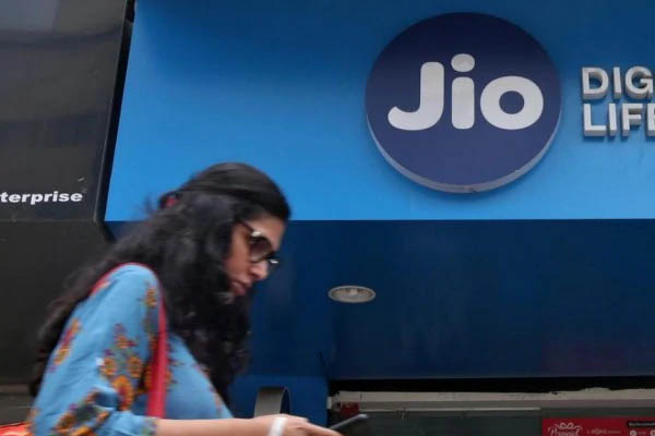 You are currently viewing Jio यूजर्स को एक और झटका, कपंनी ने बंद किए दो सबसे सस्ते पैक्स