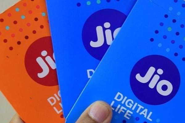 You are currently viewing Jio यूजर्स के लिए खुशखबरी, ग्राहकों को फ्री में इतना टॉक टाइम दे रही कंपनी