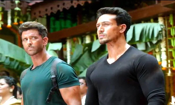 Read more about the article ऋतिक रोशन-टाइगर श्रॉफ की फिल्म वॉर की कमाई पर पड़ेगा असर? रिलीज के एक दिन बाद ही इस वेबसाइट ने लीक की फिल्म