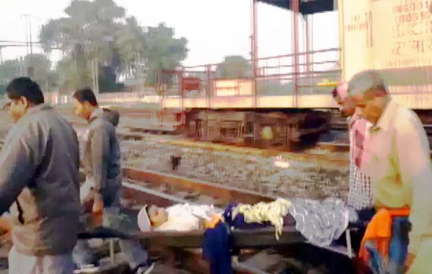 You are currently viewing बेंगलुरु से गुवाहाटी जा रही महिला ने चलती ट्रेन में तीन बच्चों को दिया जन्म, लेकिन…