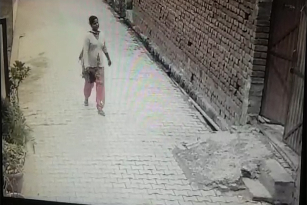 You are currently viewing जालंधरः महिला द्वारा बच्चा अगवा करने की कोशिश नाकाम, घटना CCTV में कैद