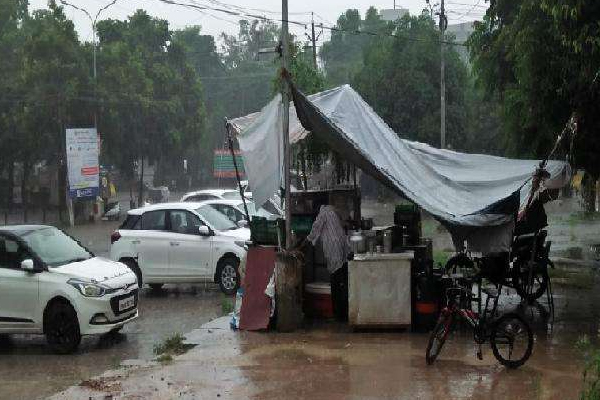 You are currently viewing पंजाब में जालंधर समेत कई हिस्सों में हुई बारिश से बदला मौसम का मिजाज