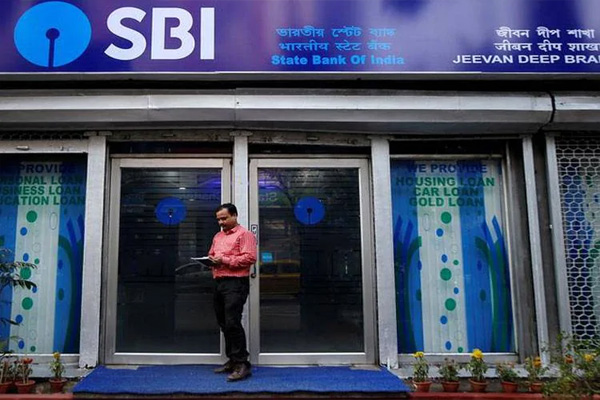 Read more about the article ग्राहकों को बड़ा झटका देगा SBI बैंक, इस तारीख से महंगी हो जाएगी ये सर्विस