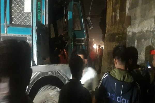 You are currently viewing चंडीगढ़: रोंग साइड से आ रहे तेज रफ्तार ट्रक ने राहगीरों को कुचला, 2 लोगों की मौक पर मौत
