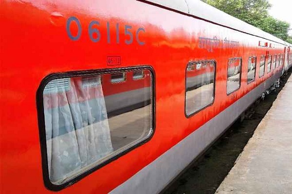 You are currently viewing ट्रेन में बैठकर दिल्ली से अमृतसर पहुंचा कोरोना पॉजिटिव मरीज, आफत में पड़ी 41 लोगों की जान