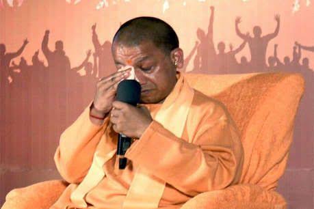 Read more about the article मुख्यमंत्री योगी ने परिवार को लिखा पत्र – बोले – न पिता के अंतिम दर्शन कर पाऊंगा न ही अंतिम संस्कार में हो सकूंगा शामिल