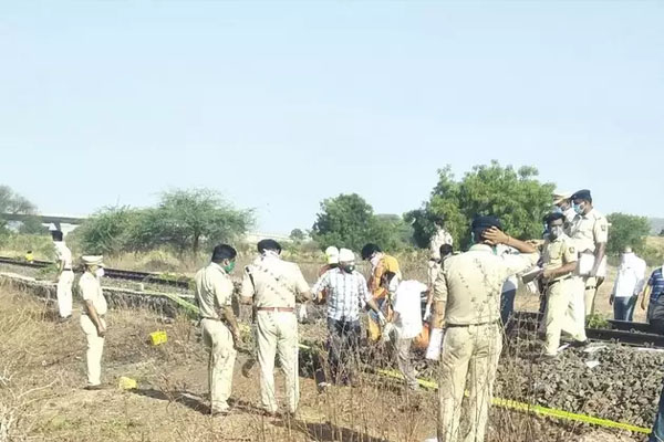 Read more about the article दर्दनाक हादसा : ट्रेन ने प्रवासी मजदूरों को कुचला.16 की मौत. PM मोदी ने जताया दुख