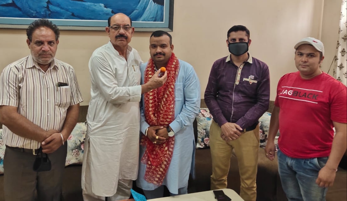 You are currently viewing नवनियुक्त BJP अध्यक्ष सुशील शर्मा ने लिया मोहिंदर भगत का आशीर्वाद. भगत बोले – सुशील शर्मा सब को साथ लेकर कार्य करने में पूरी तरह सक्षम