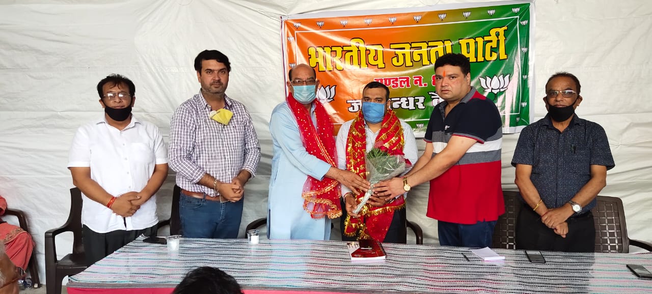 You are currently viewing BJP मंडल 8 के अध्यक्ष अमित लुधरा ने मोहिंदर भगत और सुशील शर्मा को किया सम्मानित