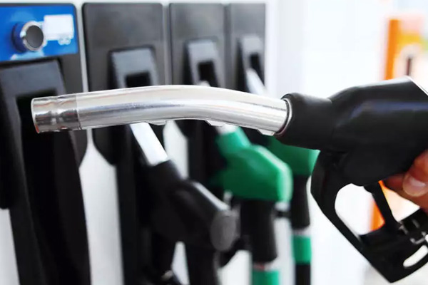 Read more about the article पेट्रोल-डीजल की कीमतों में फिर बढ़ोतरी, मुंबई में कीमतें 91 रुपए के पार- जानिए आज के भाव