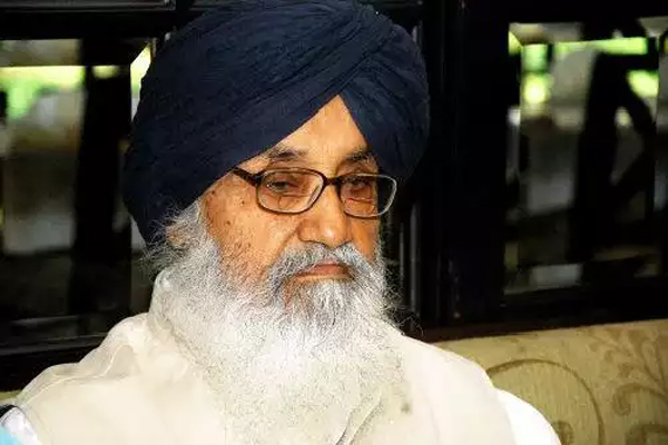 Read more about the article पंजाब के पूर्व सीएम प्रकाश सिंह बादल का निधन, 95 साल की उम्र में ली अंतिम सांस