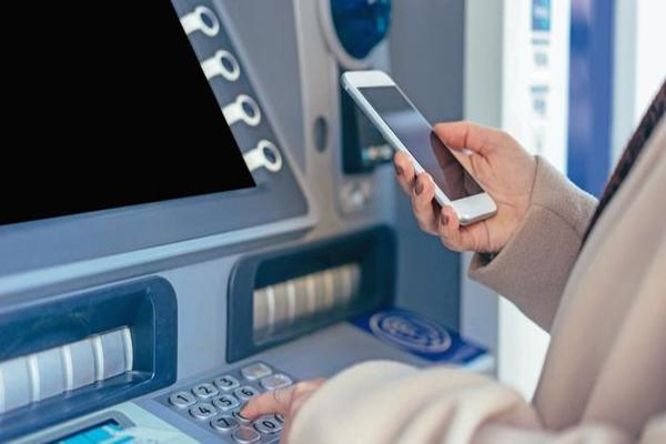You are currently viewing ATM से बिना कार्ड भी निकाल सकेंगे पैसा, इस बैंक ने शुरू की खास सुविधा