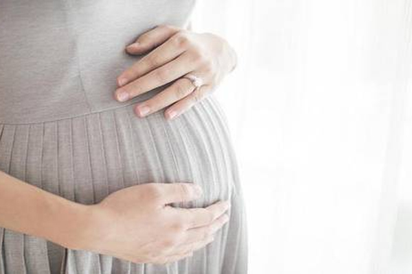 You are currently viewing क्या गर्भवती महिलाओं को लगवानी चाहिए कोरोना वैक्सीन? पढ़ें सरकार ने क्या कहा